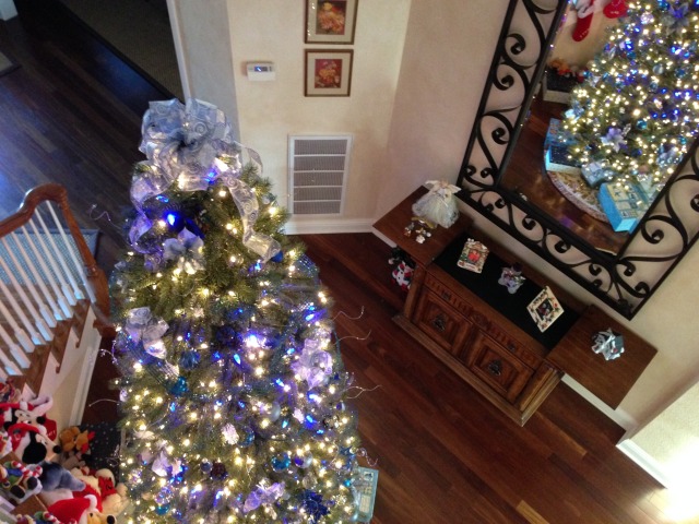 2013-12-14 08-40-50 Pre Christmas Decor.jpg